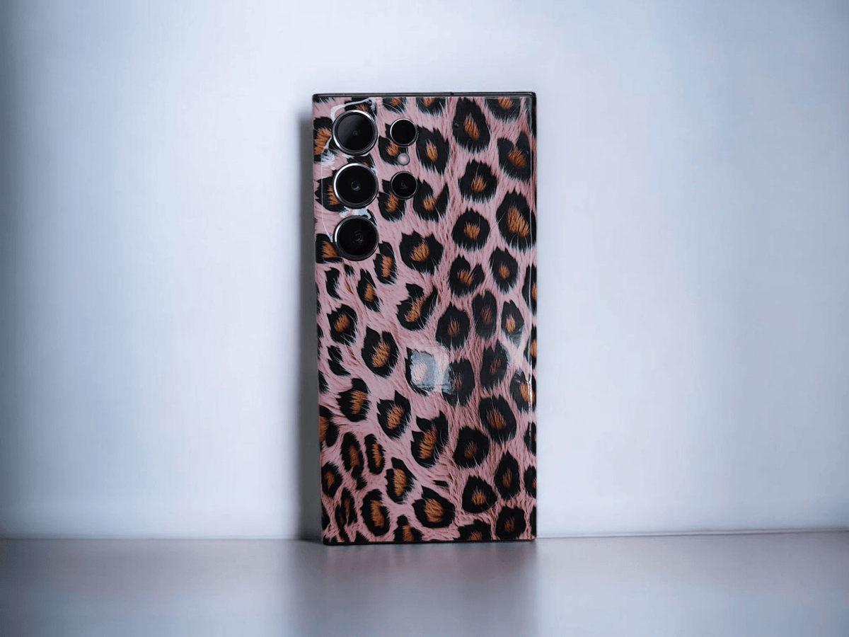 Arctic Shield BackSkin pinkillä leopardikuosilla