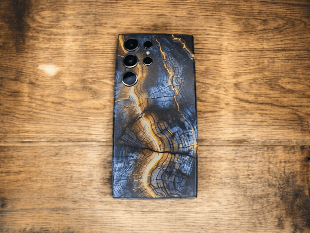 Arctic Shield BackSkin salamapuukuosilla