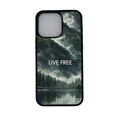 iPhone 12 suojakuori vuorimaisemalla ja tekstillä Live Free – etunäkymä