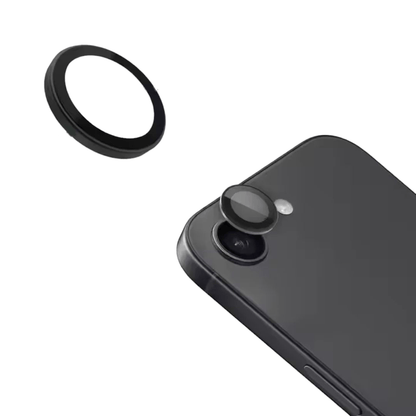 iPhone 16e puhelin, johon on asennettu linssinsuoja – täydellinen istuvuus ja tyylikäs ulkonäkö