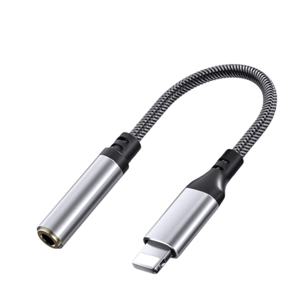 3.5 mm kuulokeadapteri sinisellä iPhonella