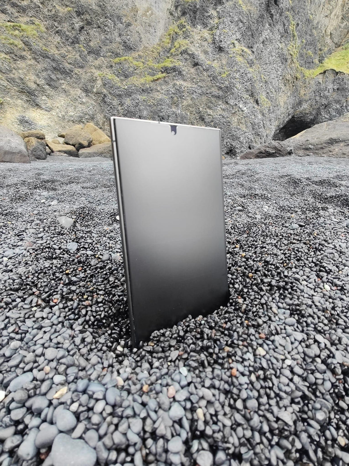 OnePlus 9 privacy panssarikalvo asennettuna – mattapinta ja yksityisyyttä suojaava.