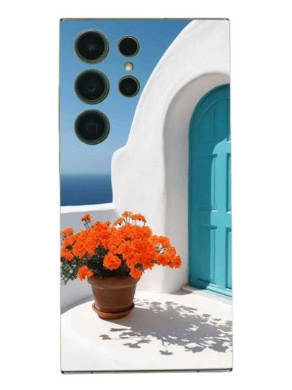BackSkin Santorini Breeze – puhelimen takakalvo Välimeren maisemalla ja kukkaruukulla